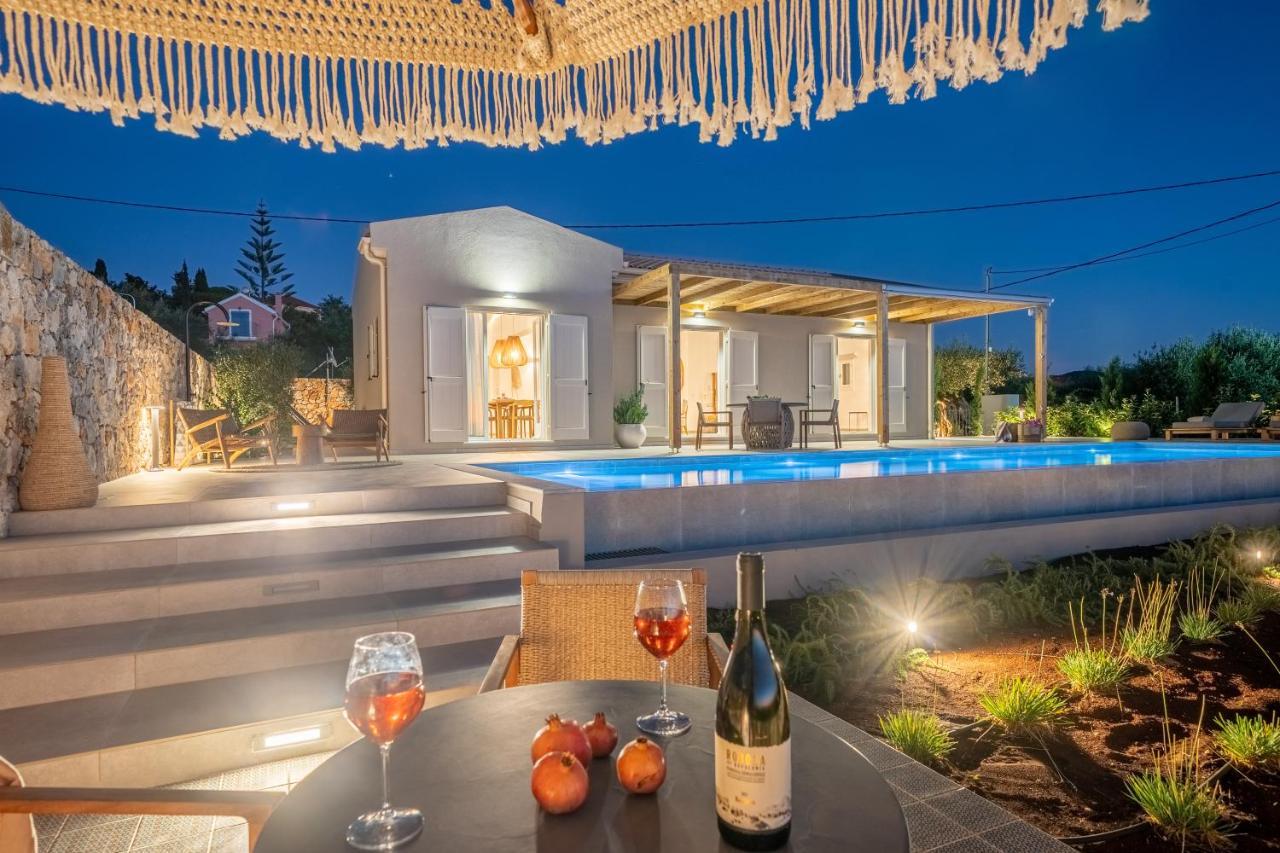 Summer Breeze Villa Tzamarelata Bagian luar foto
